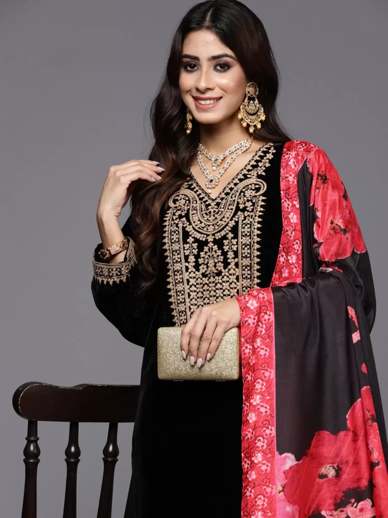 Women Velvet Kurta Pant Dupatta Set